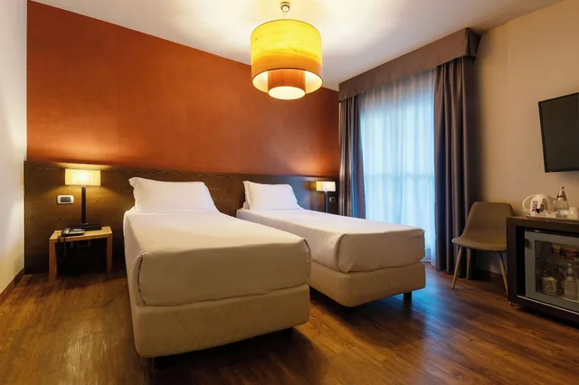 غرفة كلاسيكية بسريرين منفصلين، Admiral Park Hotel 1/2
