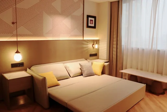Suite, King Bed, Murphy Bed, Crowne Plaza City Center Ningbo 3/5