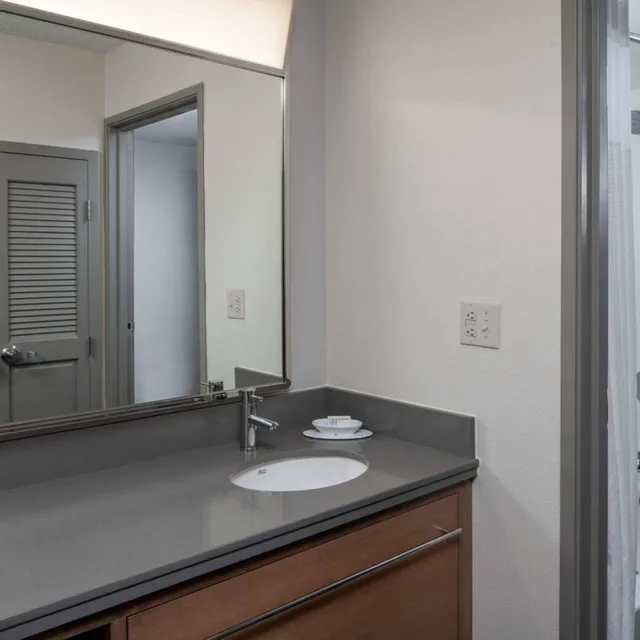 جناح بسرير كينج بغرفة نوم واحدة، Courtyard New Orleans Covington Mandeville 4/4