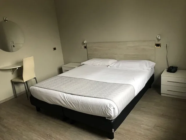 Economy, Twin Beds, Hotel Brianza 1/3