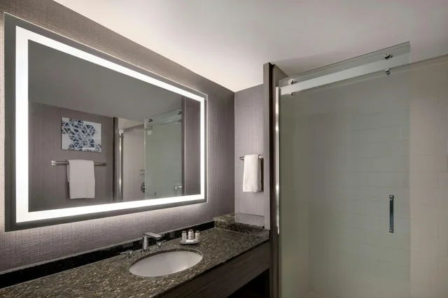 جناح، Sheraton Philadelphia Downtown 2/2