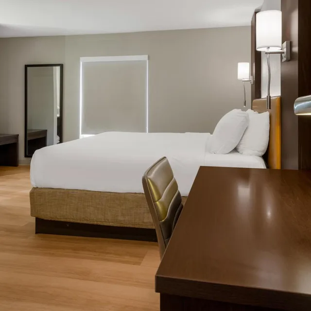 غرفة ديلوكس بسرير كينج، The Marco Hotel Lake Charles 4/5