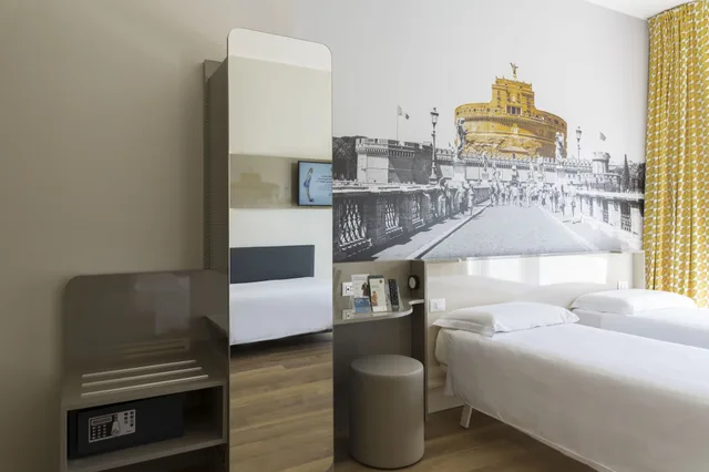 غرفة قياسية ثلاثية بسرير كوين وسرير فردي بشرفة، B B Hotel Roma Pietralata 2/4