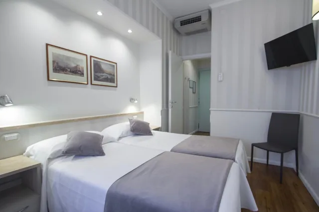 غرفة بسريرين منفصلين، Flora Hotel Milan 7/10