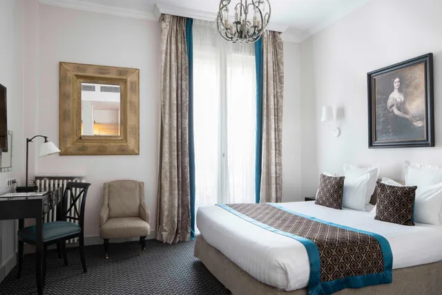 غرفة سوبيريور بسرير كينج، Bradford Elysees Astotel 2/8