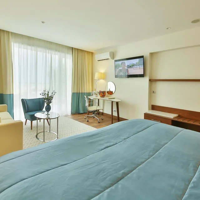 غرفة ديلوكس بسريرين منفصلين بإطلالة على البحر، Maritim Hotel Paradise Blue Albena 2/3