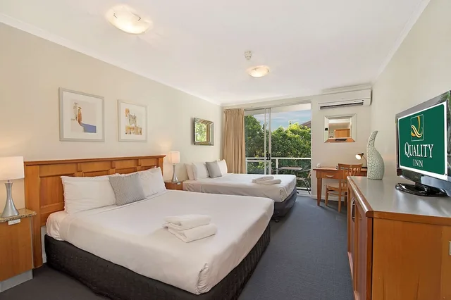 غرفة تنفيذية ثلاثية بسرير كوين وسرير فردي، Quality Inn Airport Heritage 3/3
