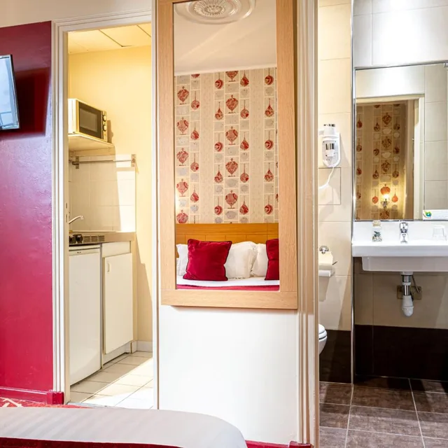 غرفة قياسية بمطبخ صغير، Hotel Romance Malesherbes By Patrick Hayat Formerly Romance Malesherbes 10/10