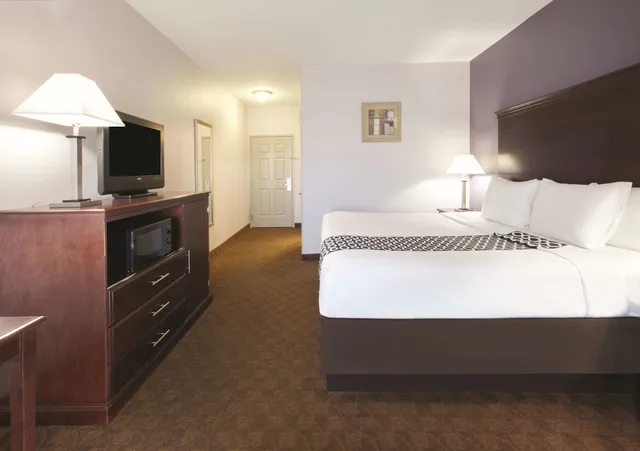 غرفة بسرير كينج، La Quinta Inn & Suites by Wyndham Corsicana 3/4