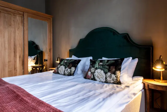 Castle, Double Bed, Langley Resort Napoleon Bonaparte 2/4