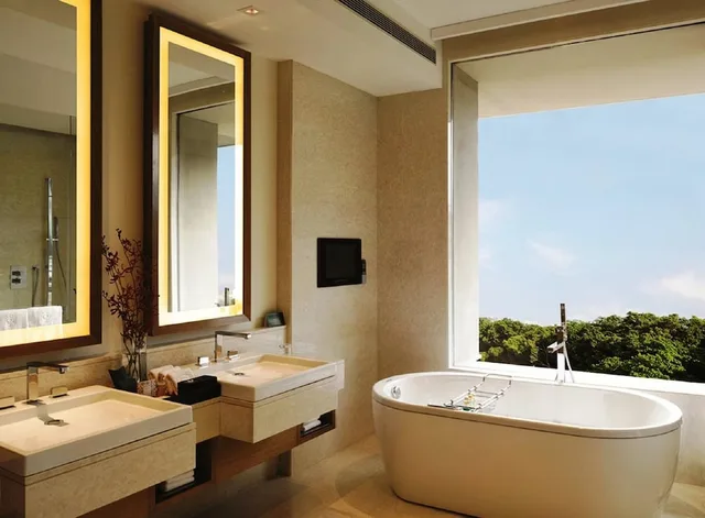 غرفة فاخرة بسرير كينج، THE OBEROI GURGAON 3/3