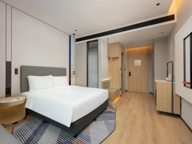 غرفة قياسية بسرير مزدوج أو سريرين منفصلين، Holiday Inn Express Shanghai Hongqiao CBD by IHG 3/5