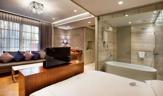 Romantic, Suite, Sofa, Bathtub, FER HOTEL 1/5
