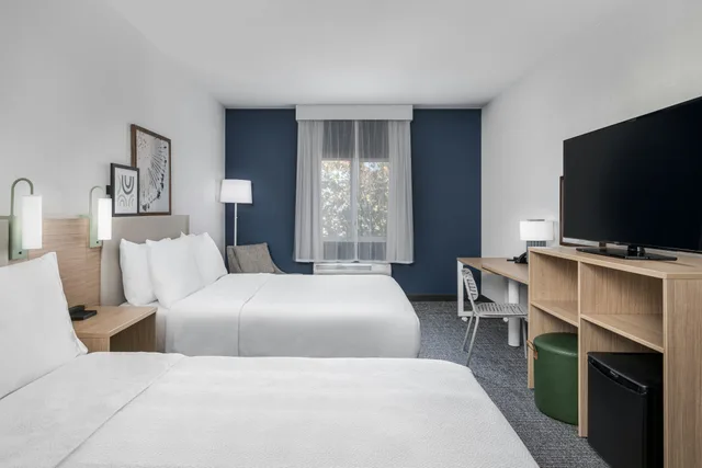 Room, 2 Queen Beds, Spark by Hilton Dumas 2/3