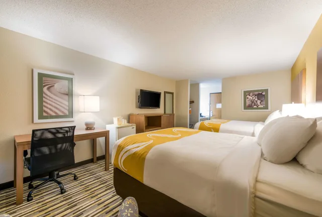 غرفة قياسية بسريرين كوين، Quality Inn Michigan City South 1/3