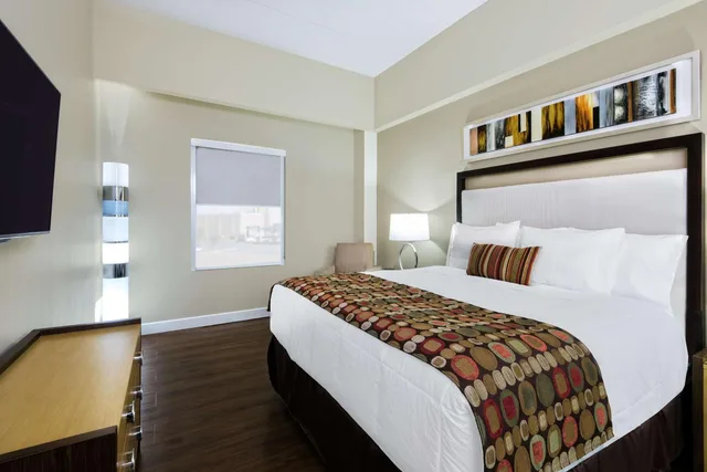 2 Bedrooms, Suite, King Bed, Hawthorn Suites By Wyndham Mcallen 4/7