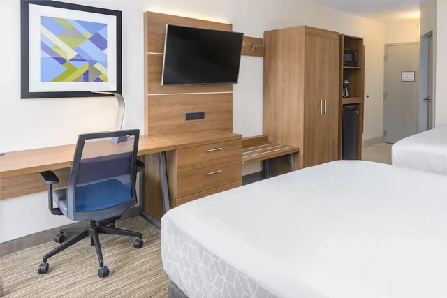 غرفة قياسية بسرير مزدوج، Holiday Inn Express Southington 4/6