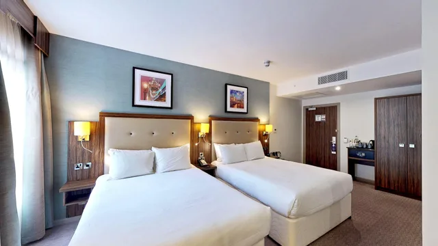 Room, Multiple Beds، DoubleTree by Hilton London Angel Kings Cross 1/5