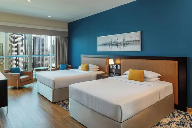 غرفة كلاسيكية بسريرين كوين بشرفة، Four Points by Sheraton Sheikh Zayed Road 2/5