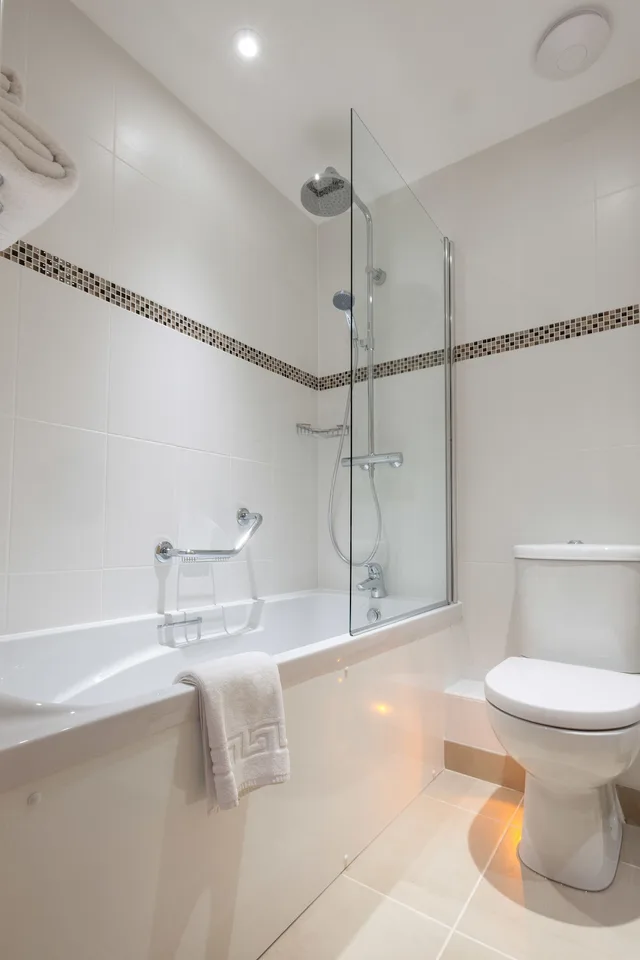 غرفة قياسية بسرير كينج، Voco Oxford Thames by IHG 10/10