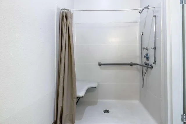 غرفة بسرير كوين بمطبخ لذوي الإعاقة، Studio6 Lafayette, LA - Broussard 2/2