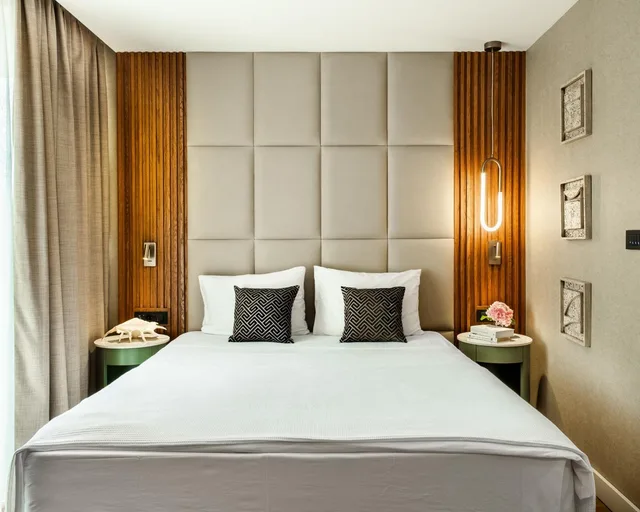 Deluxe, Double Bed, Lateral Side Sea View، Hotel Villa Royal 2/5