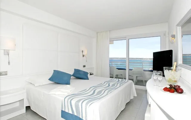 غرفة سوبيريور بسرير مزدوج بإطلالة على البحر، Insotel Club Formentera Playa 1/4