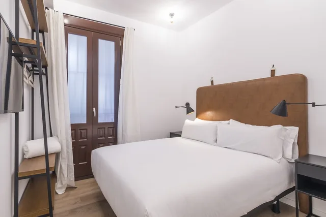 Cozy, Double Bed, UMA Suites Atocha 3/7