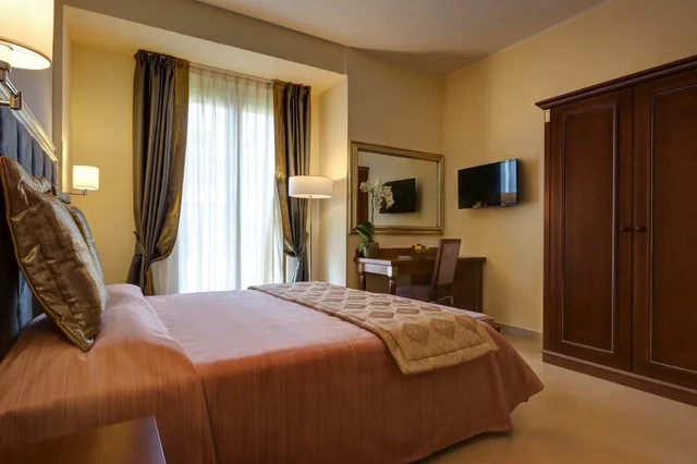 غرفة سوبيريور بسرير كوين بإطلالة على الحديقة، Hotel Parco Delle Fontane 2/8