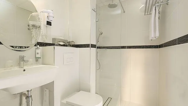 غرفة سوبيريور مفردة بسرير مزدوج، Hotel Plaza Elysees 1/1
