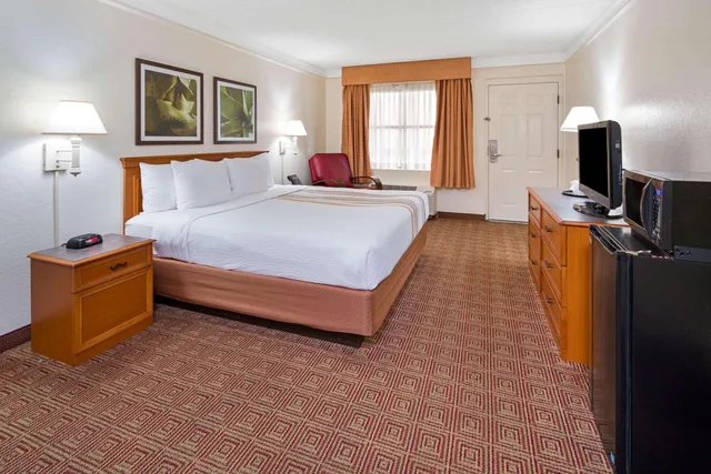 غرفة ديلوكس بسرير كينج، La Quinta Inn San Diego Miramar 2/2