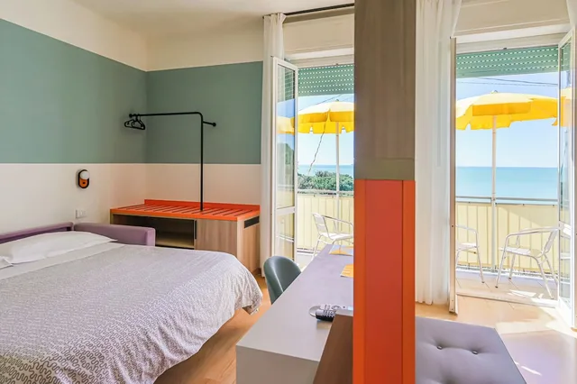 غرفة بانورامية رباعية بسرير مزدوج وسرير بطابقين بإطلالة على البحر، Il Nido Hotel 6/10