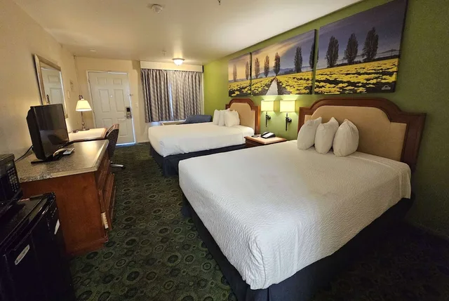 Room, 2 King Beds, Days Inn by Wyndham Westley, CA 2/6