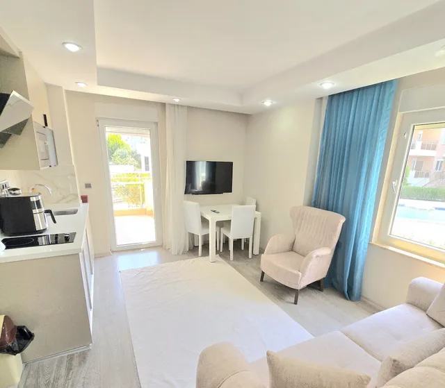 شقة كلاسيكية بسرير كوين بإطلالة على الفناء بغرفة نوم واحدة مع أريكة، River Park Residence Lara 9/10