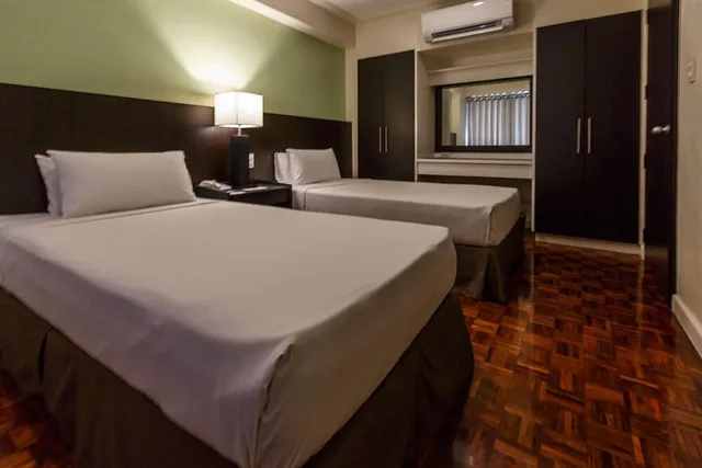 غرفة بريميير بسرير كوين وسريرين منفصلين بغرفتي نوم، Copacabana Apartment Hotel 1/8