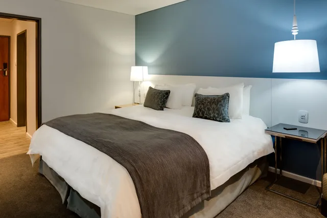 غرفة بسرير كينج، Protea Hotel by Marriott Cape Town Sea Point 3/9