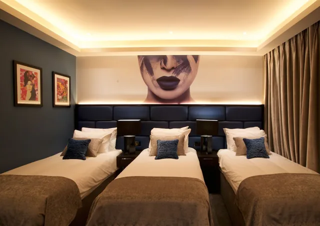 غرفة ثلاثية بثلاثة أسرّة، The Residence Hotel 5/10