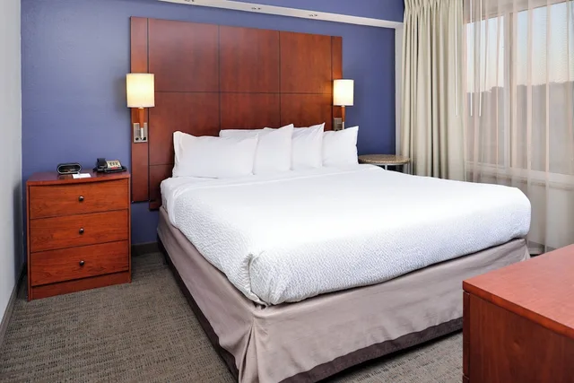 جناح بسرير كينج بغرفة نوم واحدة، Residence Inn Coralville 2/3