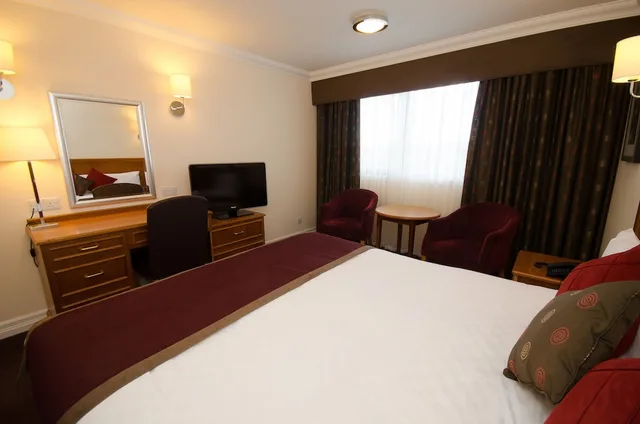 غرفة قياسية بسرير كينج، The Aberdeen Altens Hotel 1/5