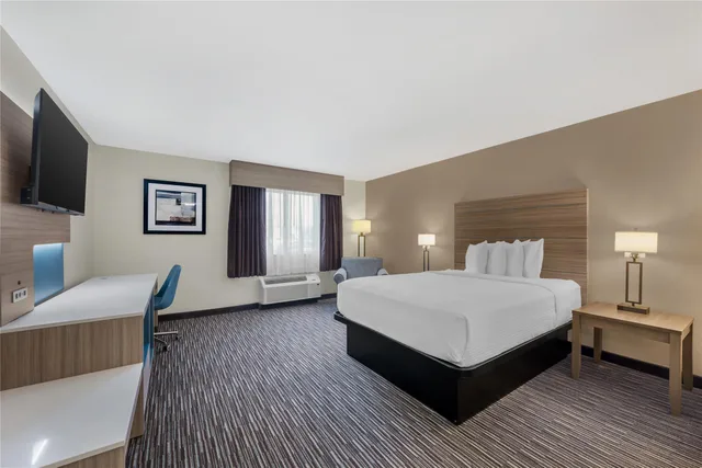 غرفة بسرير كينج بحوض استحمام لذوي الإعاقة، Best Western Port Columbus 2/9