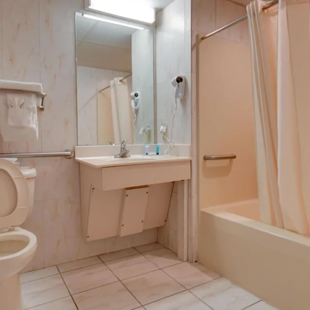 غرفة بسرير كوين لذوي الإعاقة، Ocean 1 Hotel and Suites 4/5