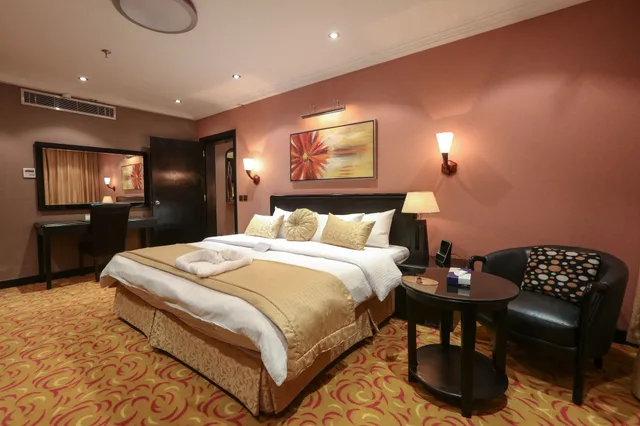 غرفة سوبيريور بسريرين منفصلين وسرير كينج، فندق قصر الواحة(LE DIYAR Al Waha Hotel Riyadh) 6/10
