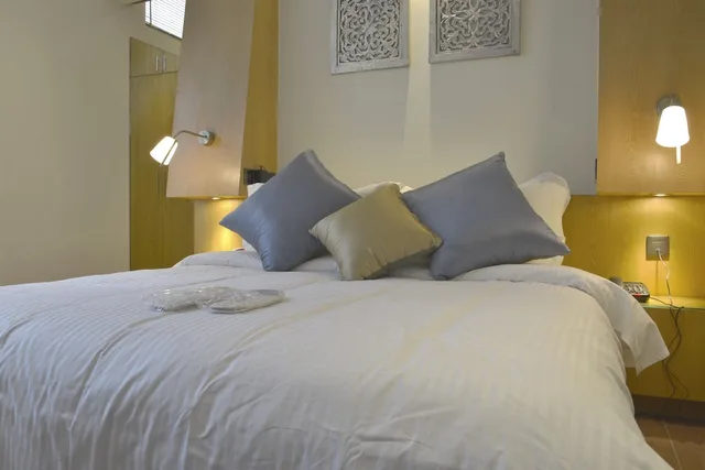 غرفة قياسية بسرير مزدوج أو سريرين منفصلين بإطلالة على المدينة، La Maison Royale 1/7