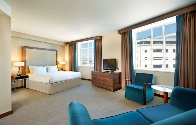 جناح جونيور، Hilton Cardiff Hotel 1/6