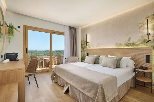 غرفة سوبيريور بسريرين منفصلين وفرشتي فوتون بإطلالة جزئية على البحر، Grupotel Cala Marsal Nature Hotel 2/3