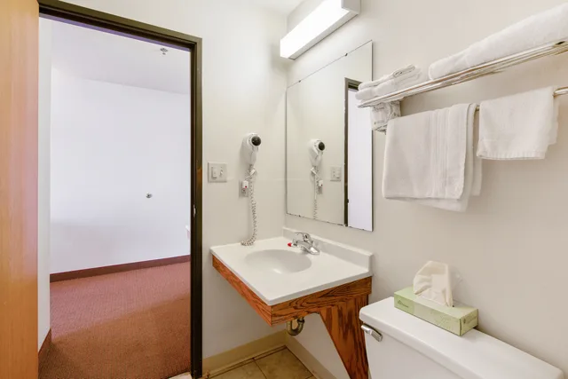 جناح، OYO Hotel Portage I-94 5/5