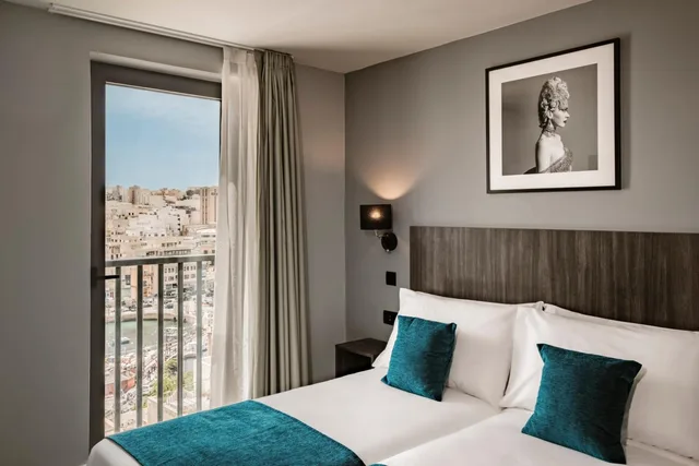غرفة قياسية بسرير مزدوج أو سريرين منفصلين بإطلالة على البحر، Spinola Hotel 1/7
