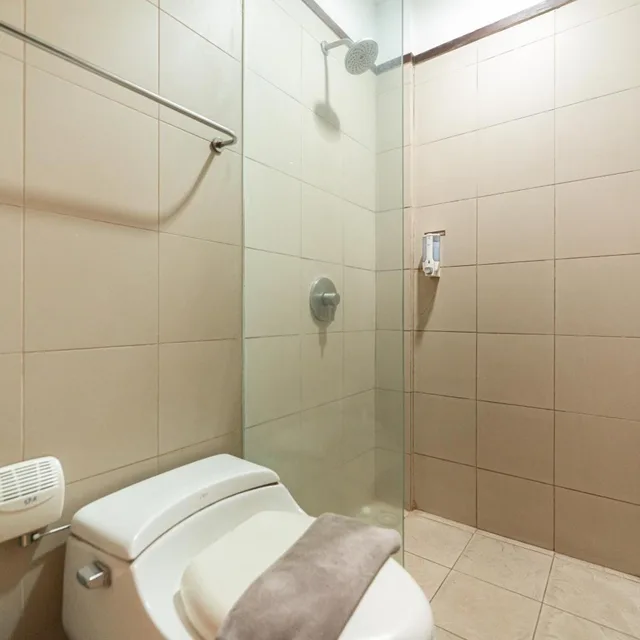 Room, Double Bed, RedDoorz Plus @ Cipaganti Street 3 8/9