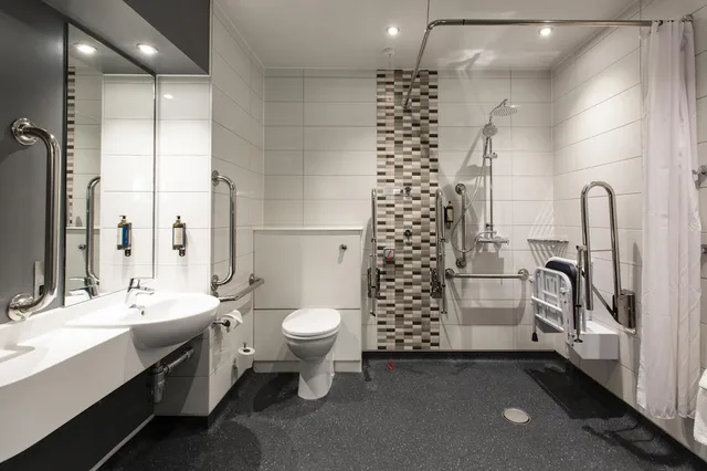 غرفة سوبيريور بسرير مزدوج لذوي الإعاقة، Premier Inn Manchester Old Trafford 2/2