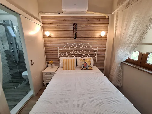 Standard, Quadruple, Queen and Twin Beds, Garden View, Karina Vineyard House 10/10